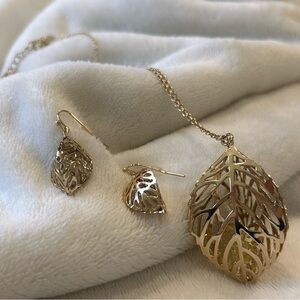 BRAND NEW 3D Leaf Earrings and Necklace Set Jewelry